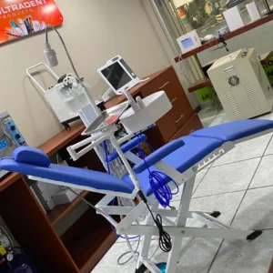 SILLÓN DENTAL PORTÁTIL COMPLETO CON ESCUPIDERA, TRIMODULAR, JERINGA TRIPLE, BANDEJA PARA INSTRUMENTAL Y LÁMPARA LED DE LUZ FRÍA
